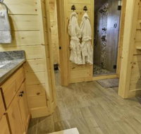 TAKE IT EASY in this Custom designed luxury log cabin is located in quiet area on paved road. - Accommodation Chicago