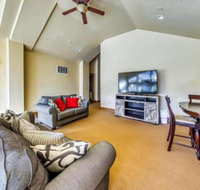 White Bear B5 - Accommodation Chicago