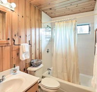 Rustic Rangeley Cabin on Lake w / Porch  Mtn Views - Accommodation Chicago