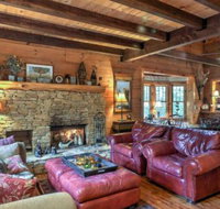 TimberWood Lodge Cabin w / Hot Tub Game Room - Accommodation Chicago
