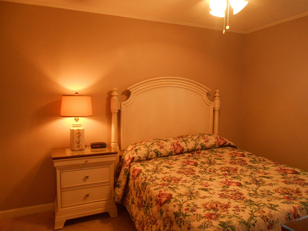 1007 Waters Edge Resort 1 Bedroom Condo - thumb 3