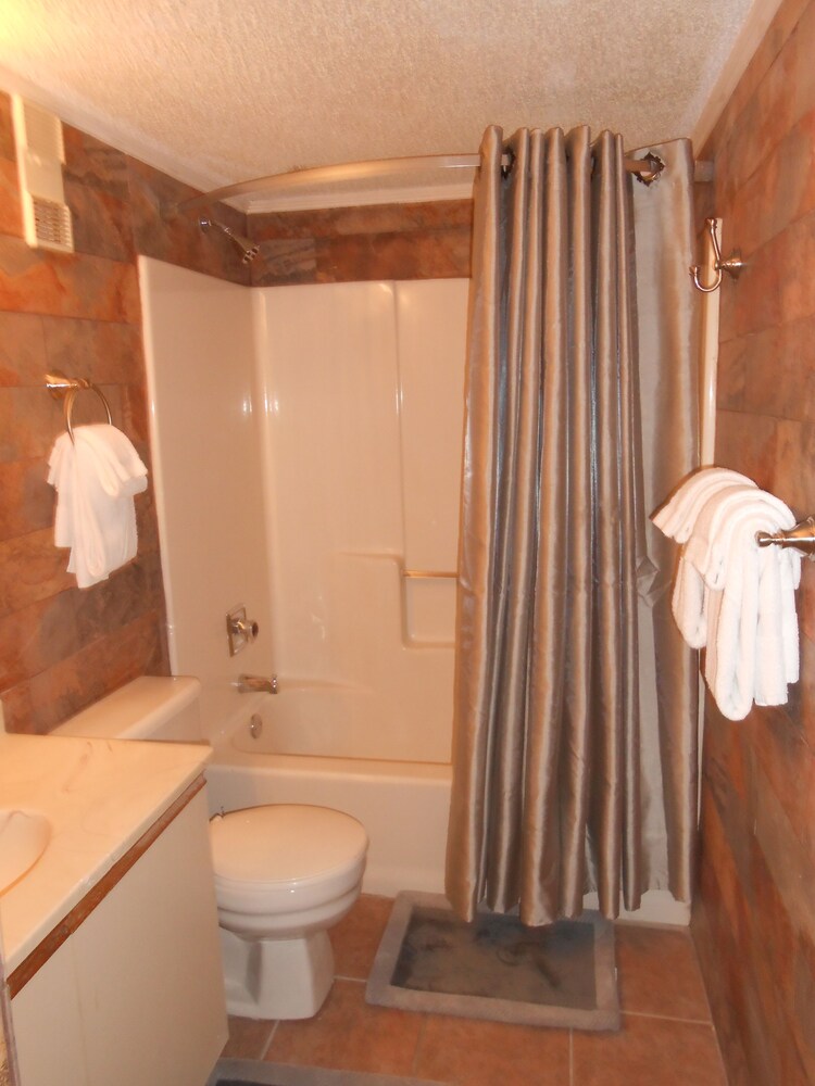 1007 Waters Edge Resort 1 Bedroom Condo - thumb 2