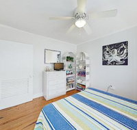 New Listing Island Time Cottage Steps to Beach home - Accommodation Chicago