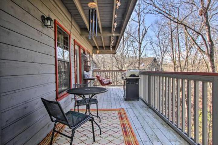 Smoky Mtn Hideaway: Cabin W / Deck + Hot Tub - thumb 1