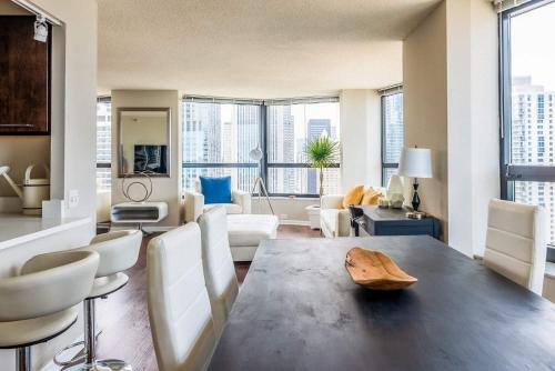 3BR Stunning Spacious Sky Loft Indoor Pool Parking & Incredible Views