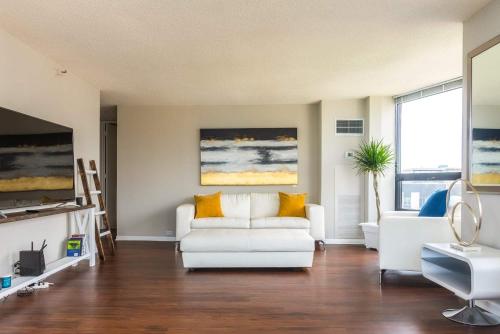 3BR Stunning Spacious Sky Loft Indoor Pool Parking & Incredible Views - thumb 3