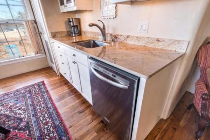 1 Bedroom 5 Min. Walk To Canyon Rd. El Caminito - thumb 1