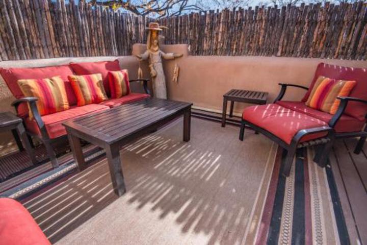 1 Bedroom 5 Min. Walk To Canyon Rd. El Caminito - thumb 4