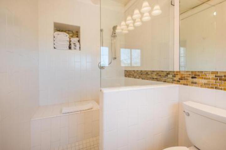 1 Bedroom 5 Min. Walk To Canyon Rd. El Caminito - thumb 6