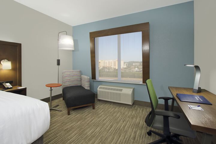 Holiday Inn Express & Suites Columbus North, An IHG Hotel - thumb 4