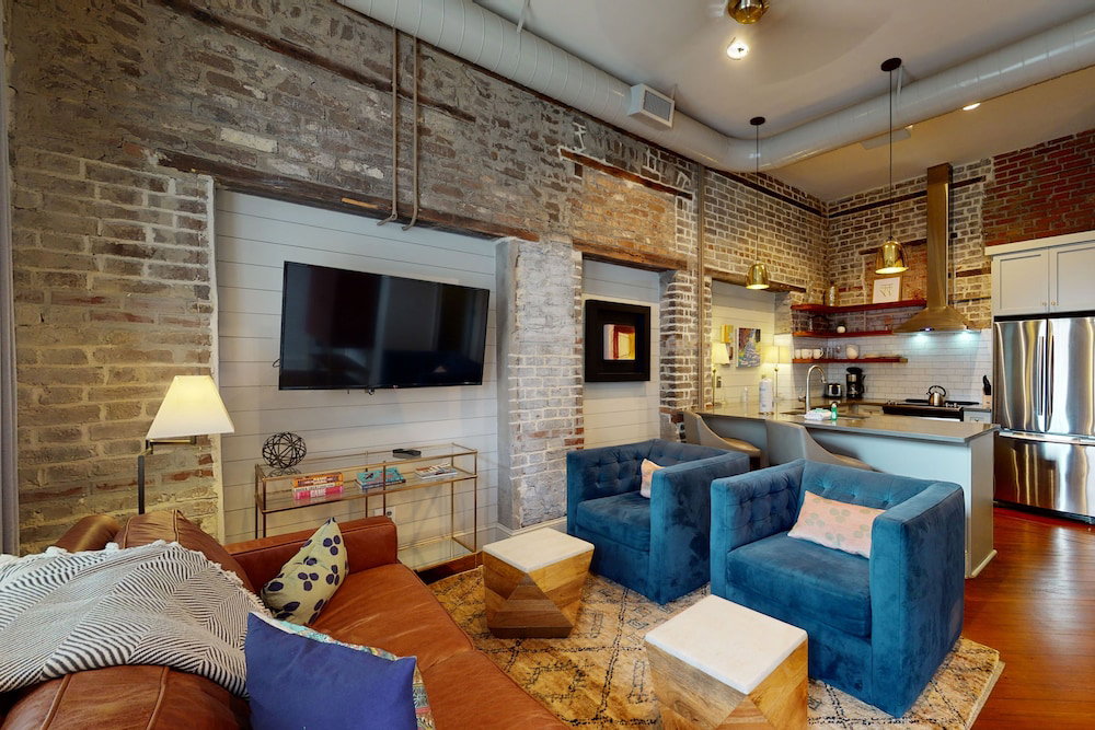 563 King Signature Apartments - thumb 1