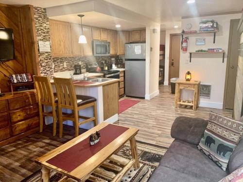 Rustic Cozy Condo At Brian Head! - thumb 3