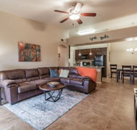 Executive Style Luxury Condo With Mountain Views  Heated Pool/spa - Accommodation Chicago