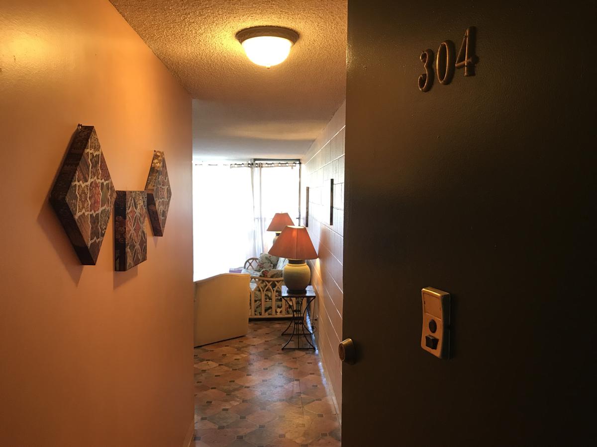 Waikiki Whale Watcher Apts 304 - thumb 17