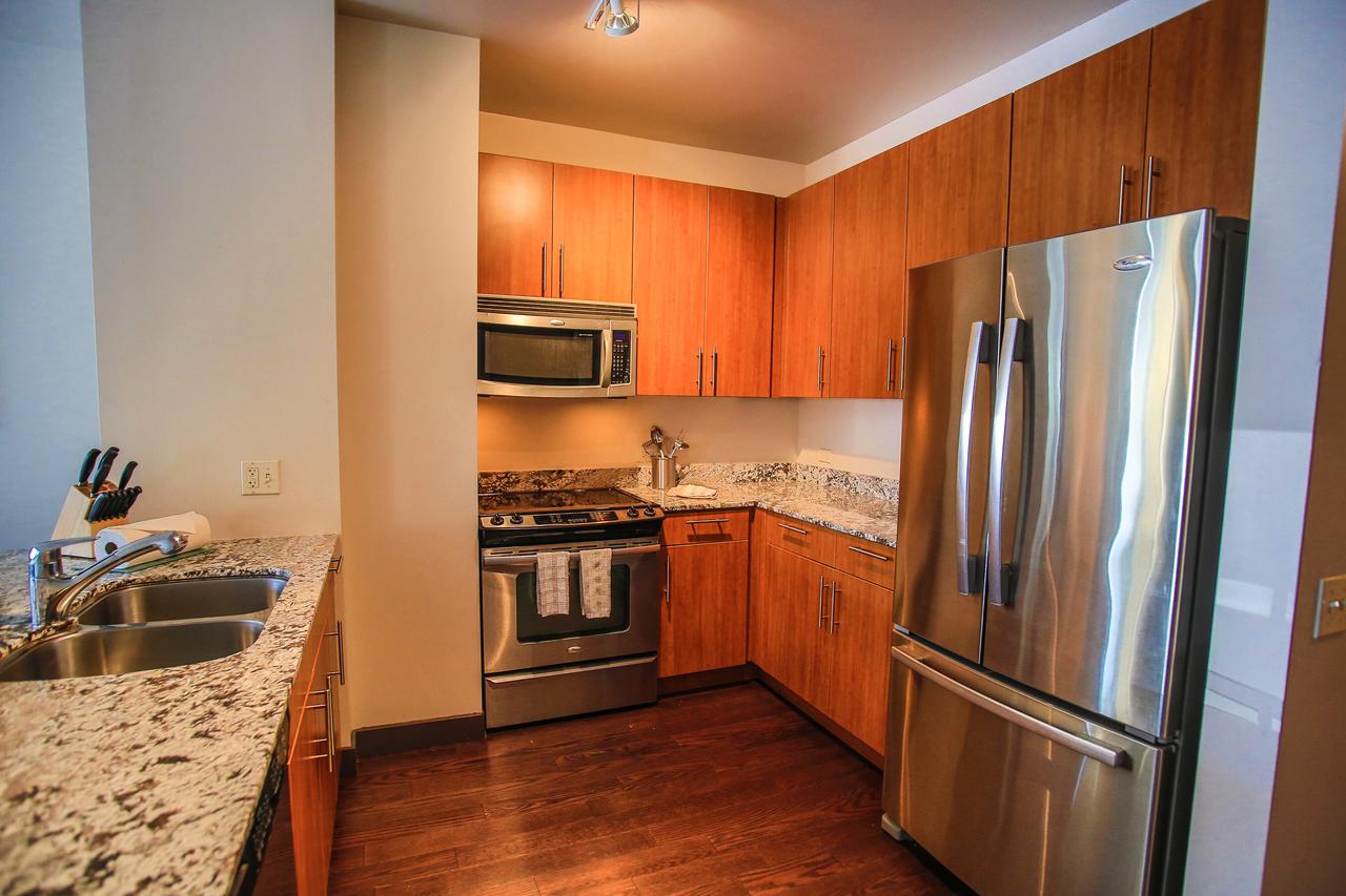 Luxury Living At State & Grand - thumb 2