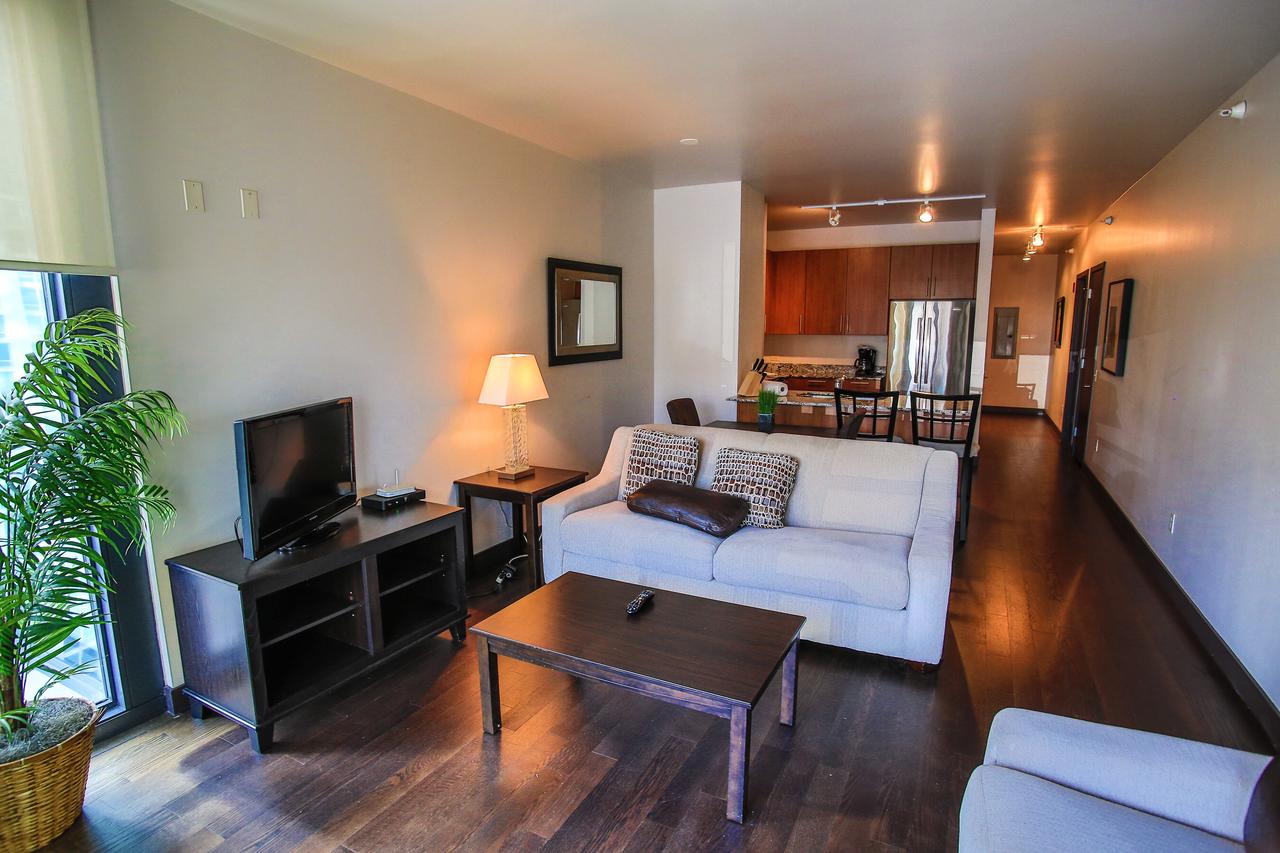 Luxury Living At State & Grand - thumb 3