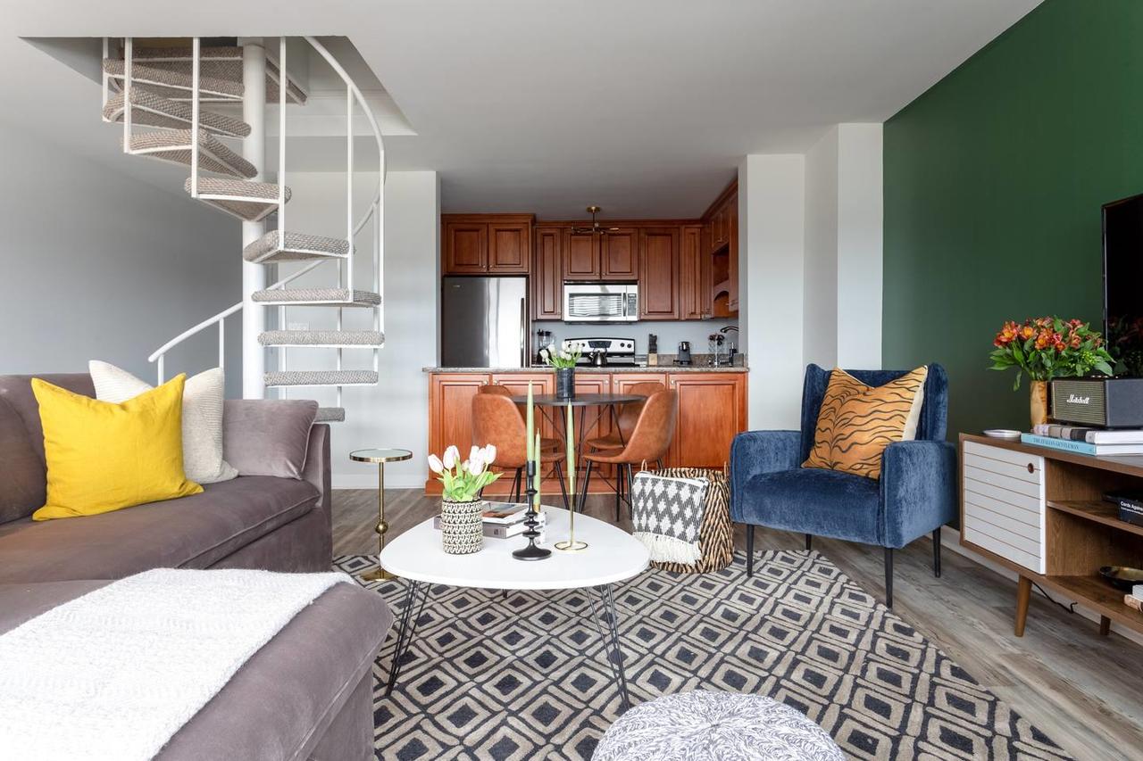 Modern 2BR/2Bath Duplex In Old Town - thumb 4
