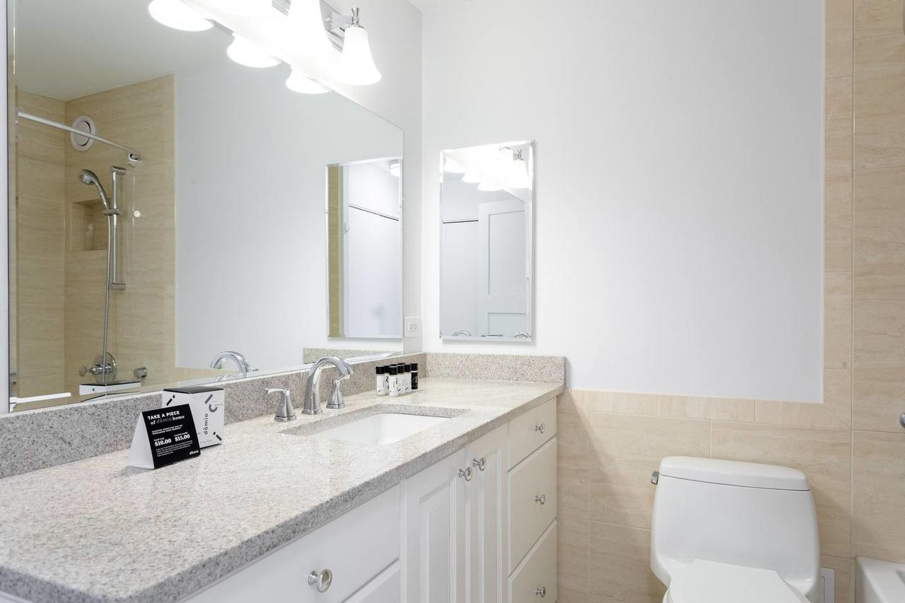 Modern 2BR/2Bath Duplex In Old Town - thumb 6