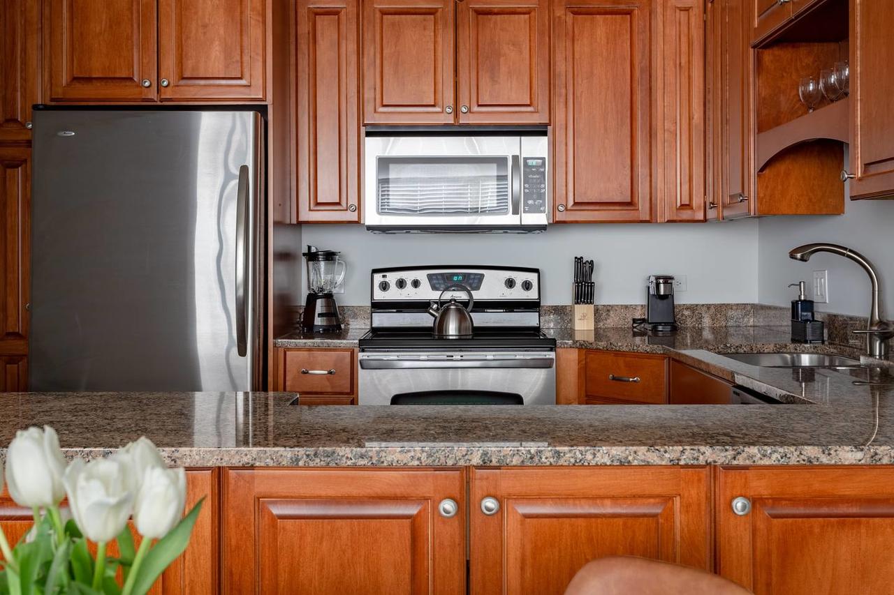 Modern 2BR/2Bath Duplex In Old Town - thumb 16