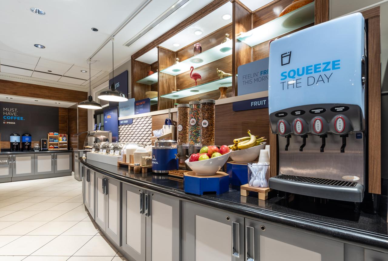 Hotel Cass - A Holiday Inn Express At Magnificent Mile - thumb 14