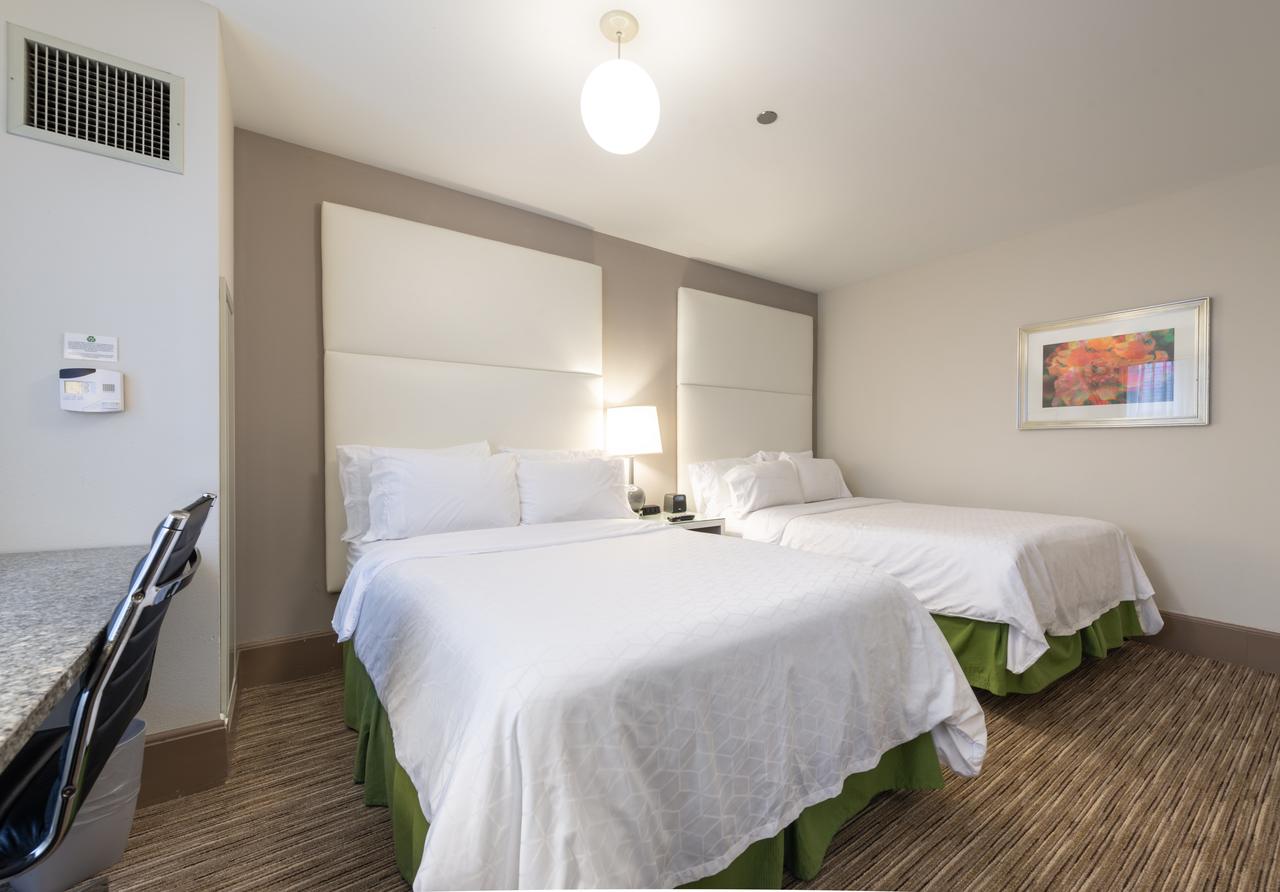 Hotel Cass - A Holiday Inn Express At Magnificent Mile - thumb 13
