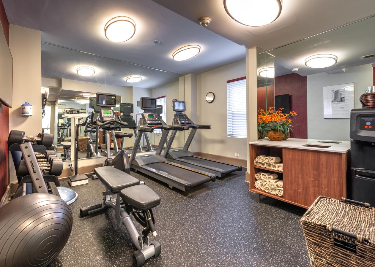 Hotel Cass - A Holiday Inn Express At Magnificent Mile - thumb 26
