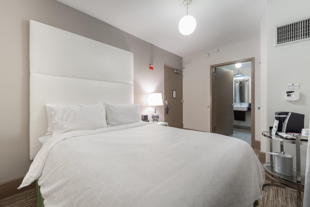 Hotel Cass - A Holiday Inn Express At Magnificent Mile - thumb 21