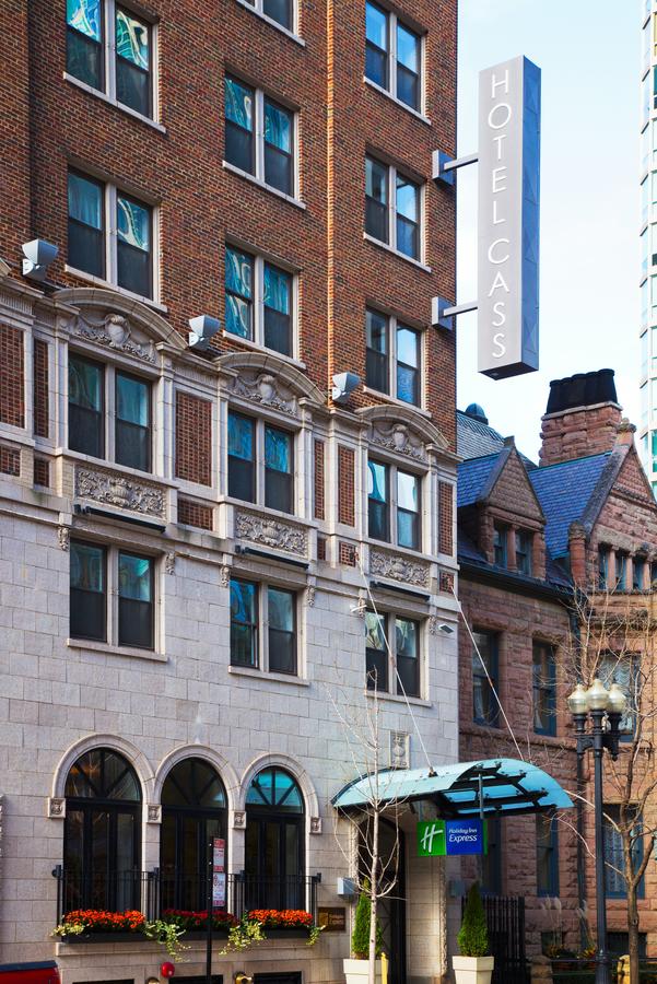 Hotel Cass - A Holiday Inn Express At Magnificent Mile - thumb 1