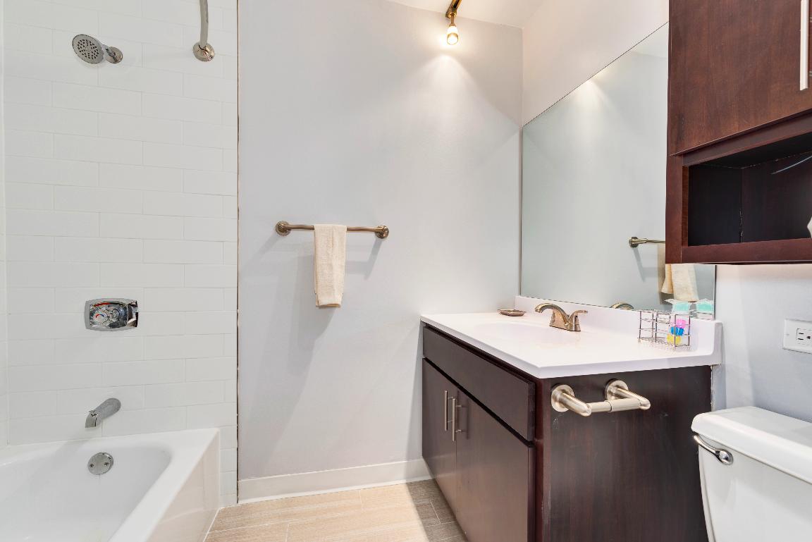 New! Convenient 2BR By Reserve Rentals - thumb 14