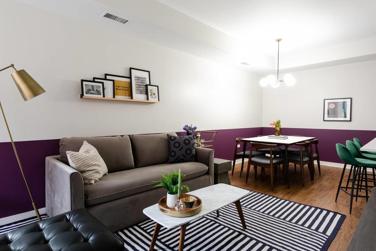 Classic 2BR/2BA Apt In River North By Domio