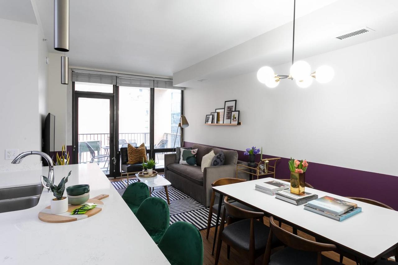 Classic 2BR/2BA Apt In River North By Domio - thumb 5