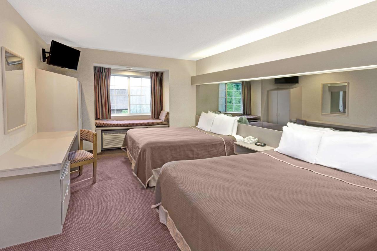 Howard Johnson By Wyndham Elk Grove Village Hotel & Suites - thumb 12