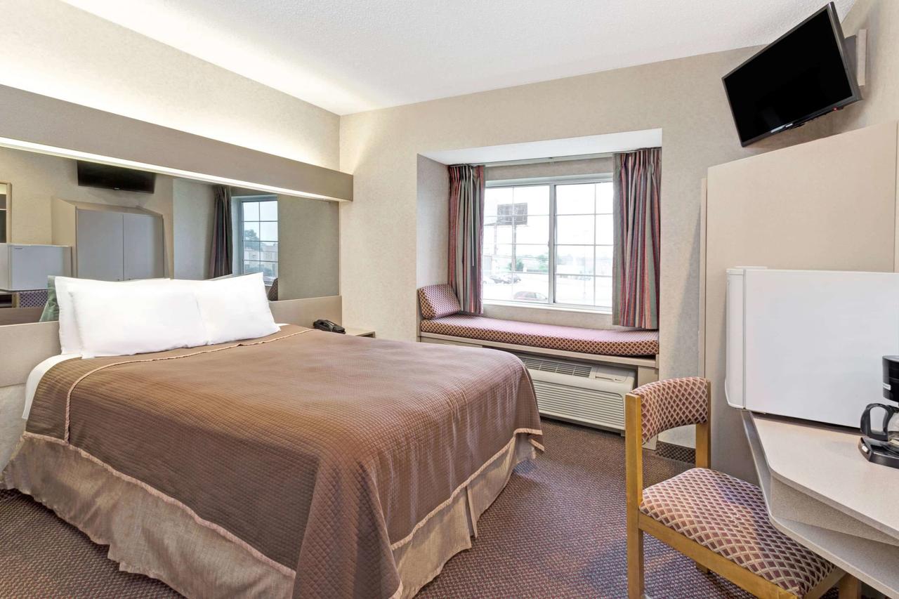 Howard Johnson By Wyndham Elk Grove Village Hotel & Suites - thumb 8