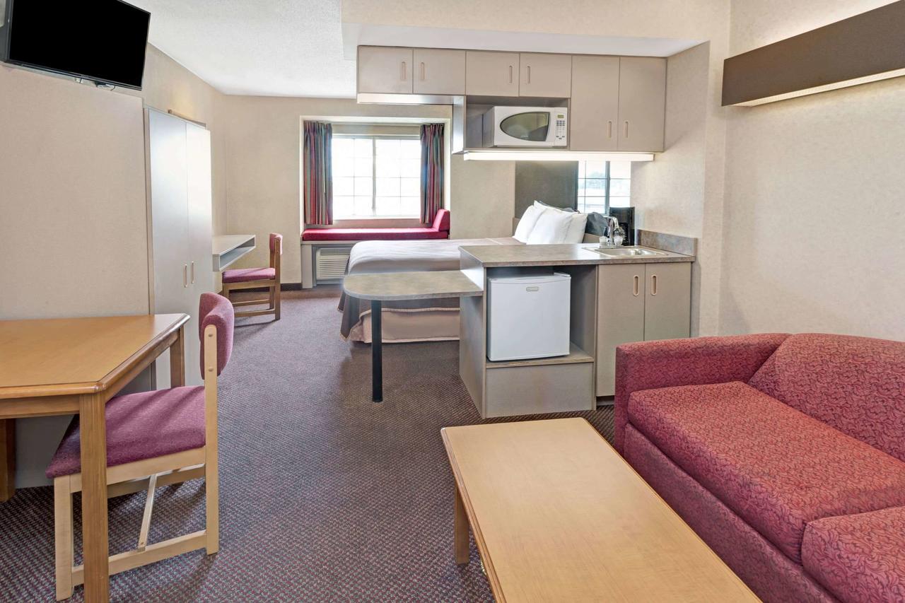 Howard Johnson By Wyndham Elk Grove Village Hotel & Suites - thumb 13
