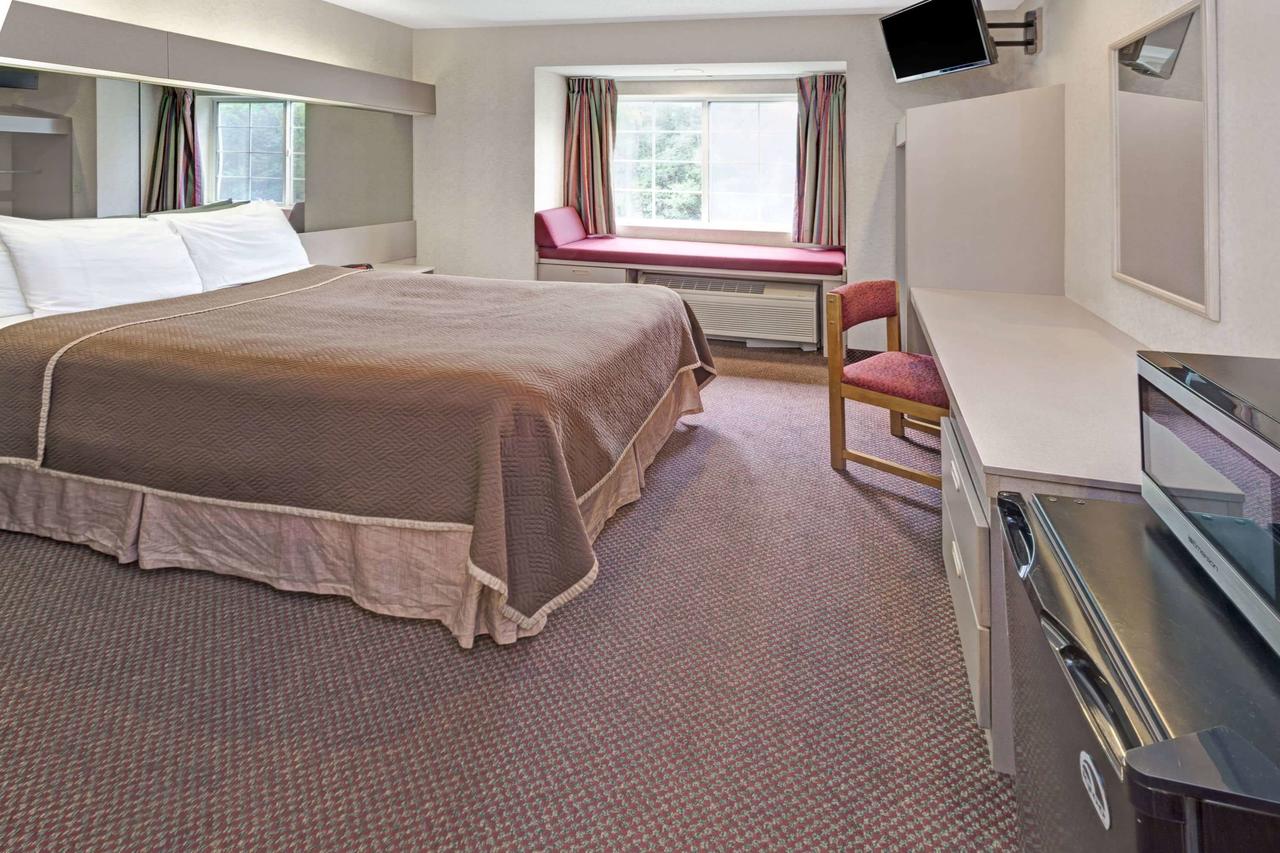 Howard Johnson By Wyndham Elk Grove Village Hotel & Suites - thumb 5