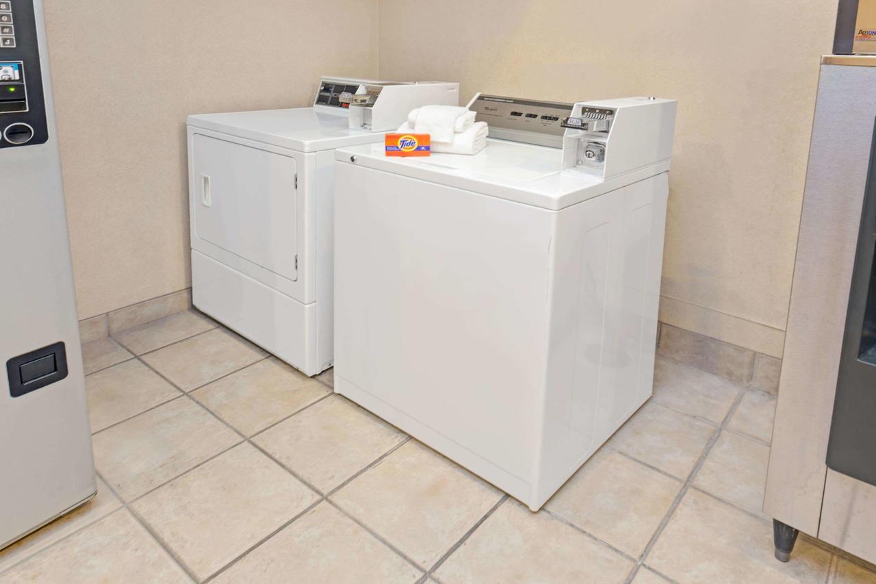 Howard Johnson By Wyndham Elk Grove Village Hotel & Suites - thumb 9