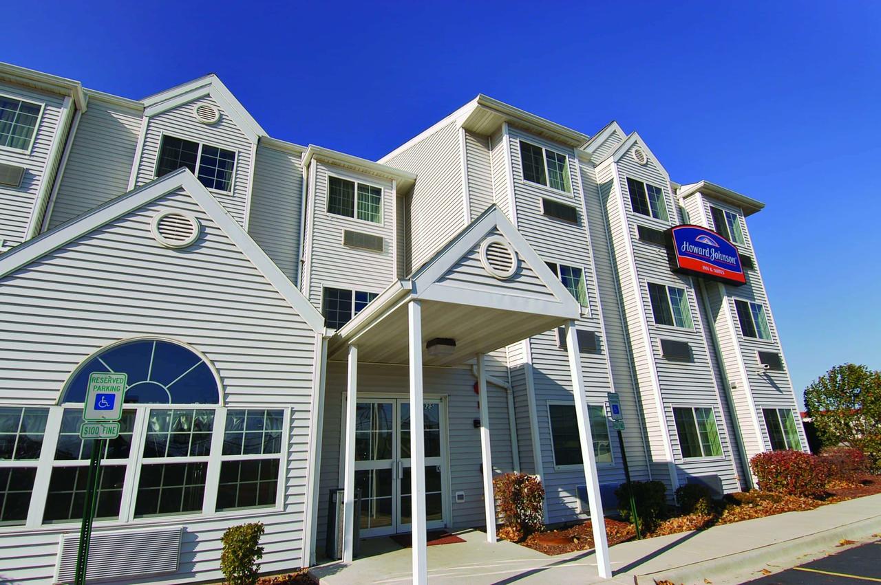 Howard Johnson By Wyndham Elk Grove Village Hotel & Suites - thumb 0