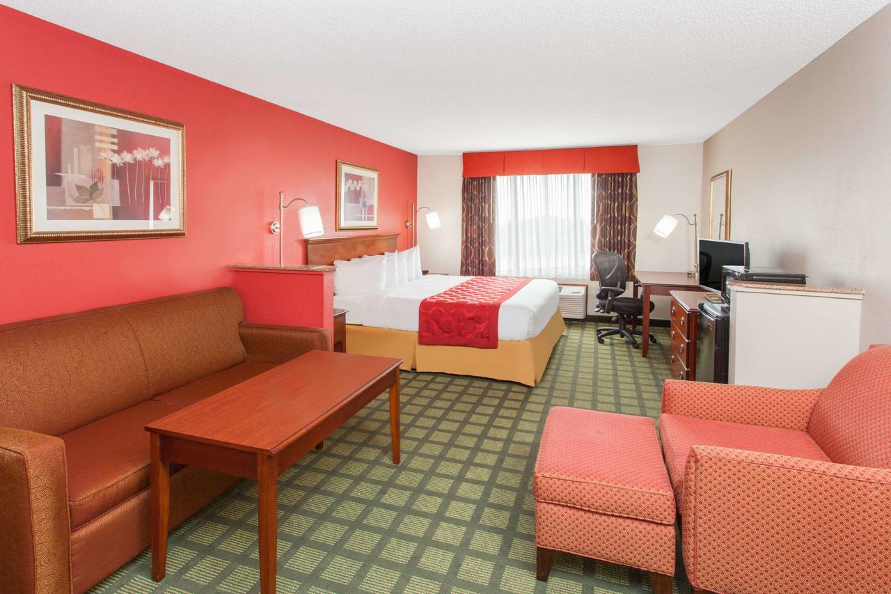 Ramada Limited Decatur - thumb 41