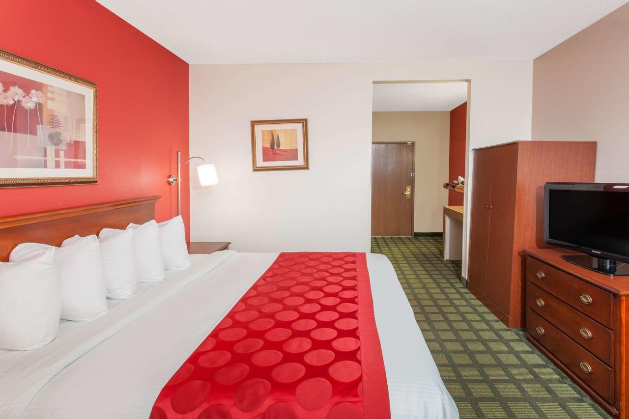 Ramada Limited Decatur - thumb 42