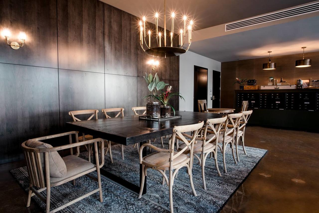 Prague Palace - Chic River North Apartment By Short Stay - thumb 7