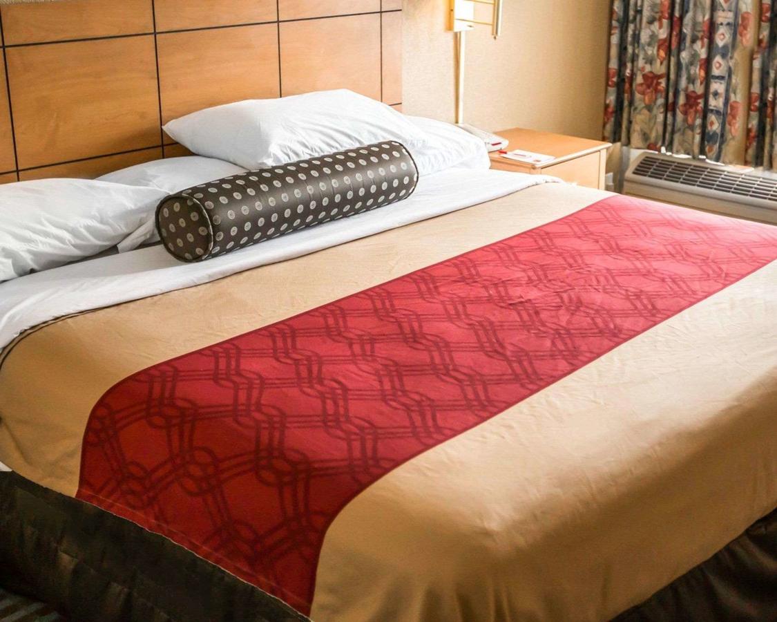 Econo Lodge Shorewood/Joliet - thumb 20