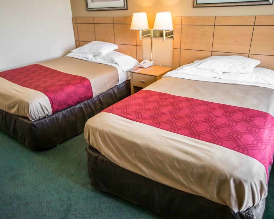 Econo Lodge Shorewood/Joliet - thumb 21