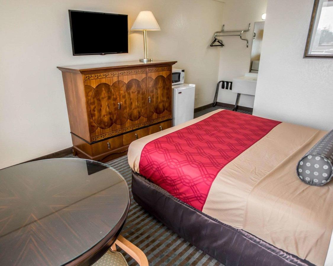 Econo Lodge Shorewood/Joliet - thumb 11