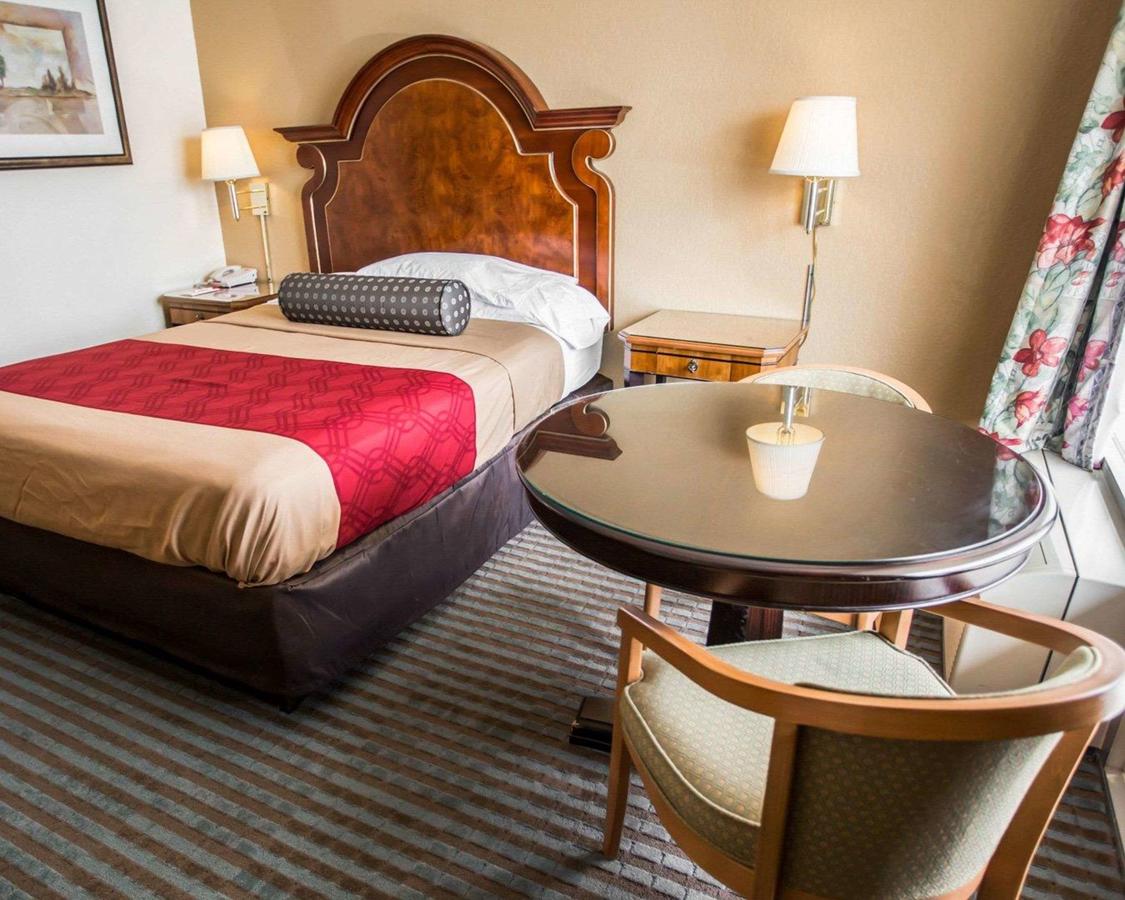 Econo Lodge Shorewood/Joliet - thumb 28