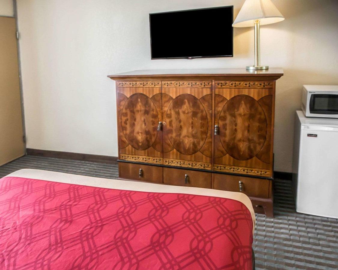 Econo Lodge Shorewood/Joliet - thumb 17