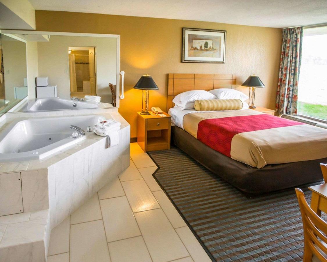 Econo Lodge Shorewood/Joliet - thumb 8