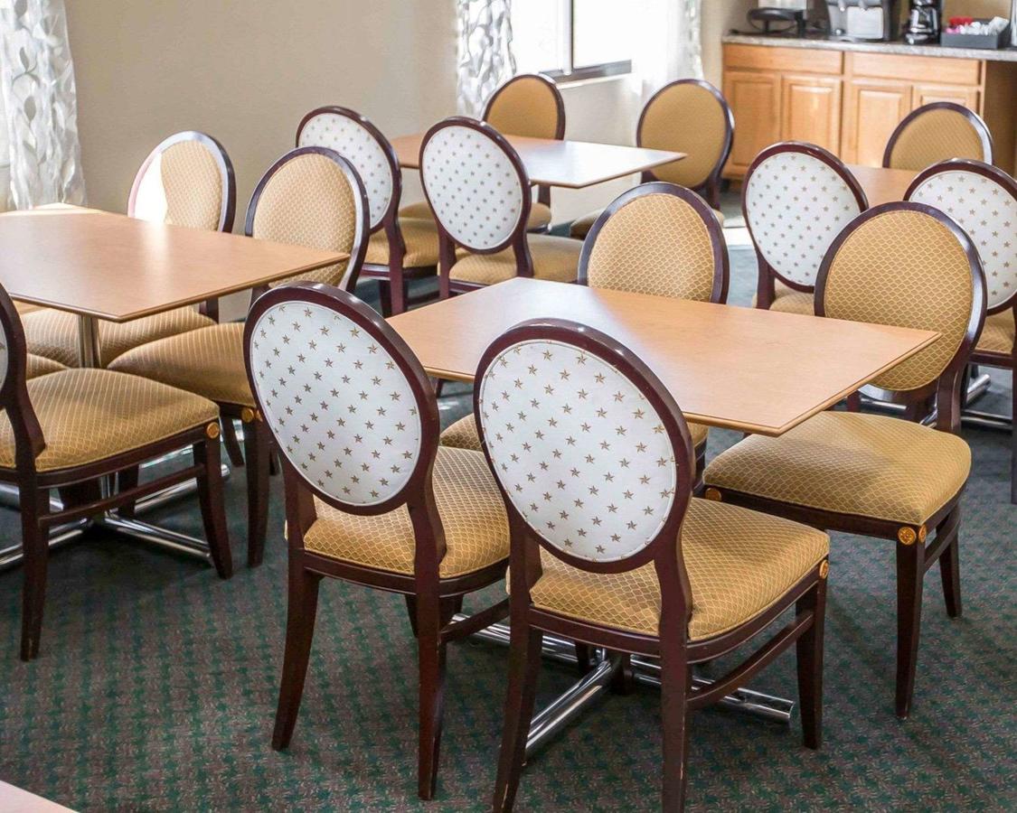 Econo Lodge Shorewood/Joliet - thumb 22