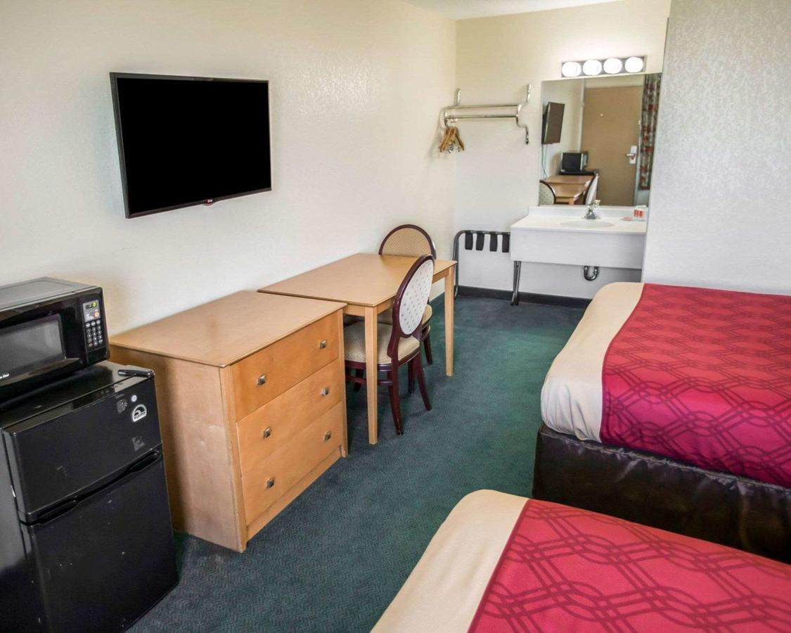 Econo Lodge Shorewood/Joliet - thumb 33