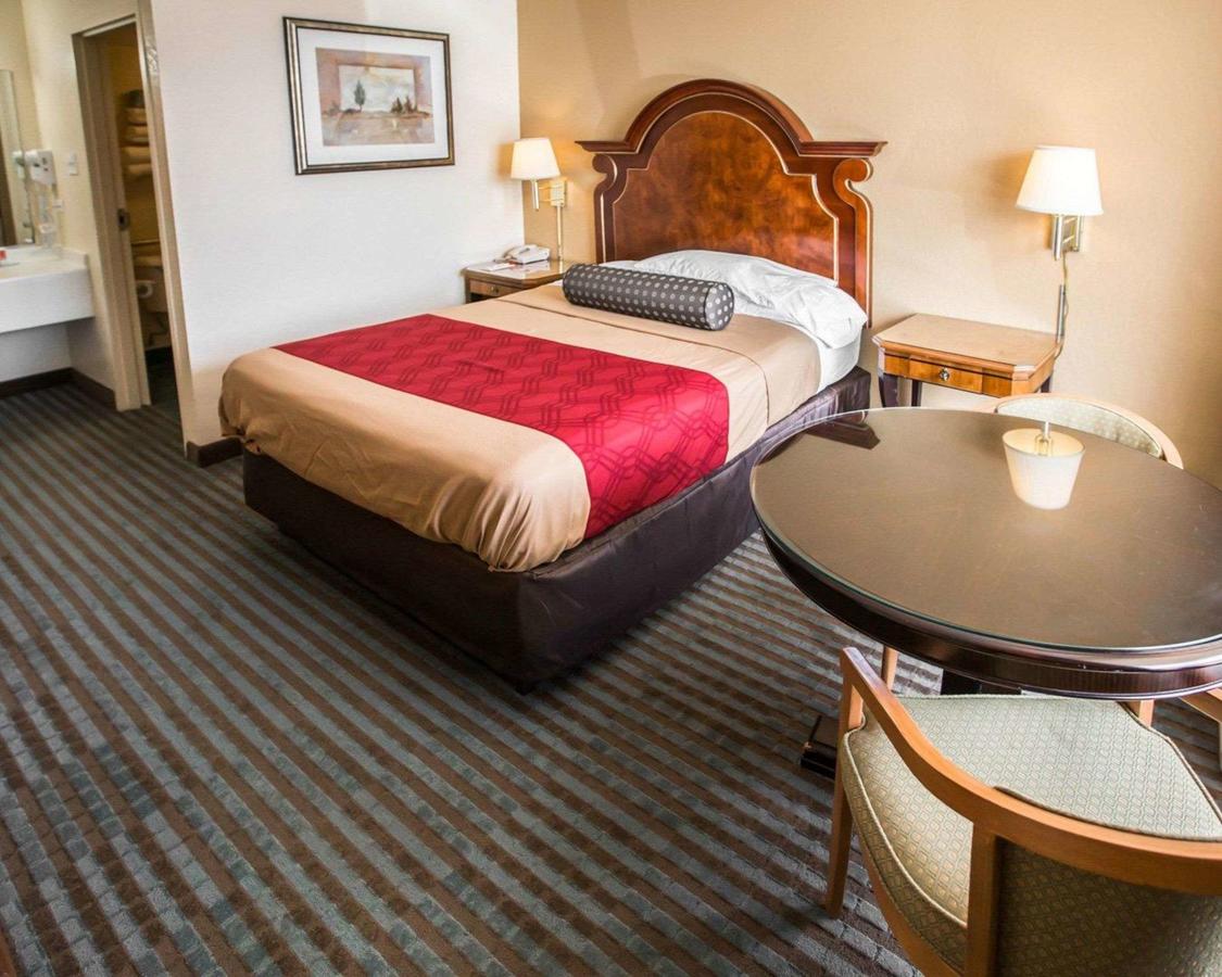 Econo Lodge Shorewood/Joliet - thumb 25