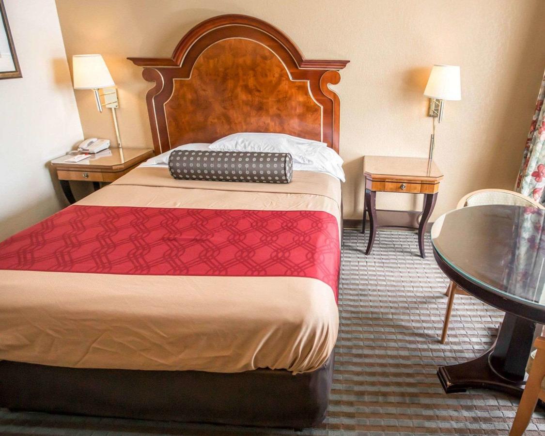 Econo Lodge Shorewood/Joliet - thumb 2